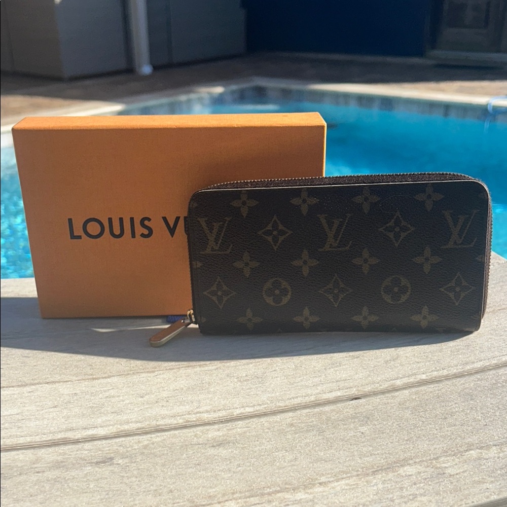 Louis Vuitton Zippy Wallet